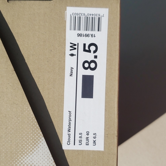 On Running Cloud Waterproof Sneakers - Picture 13 of 13